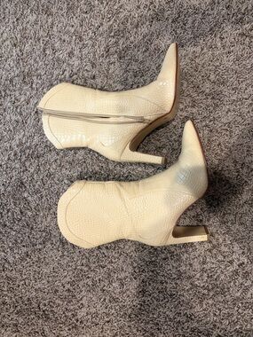 Chinese Laundry Cream Croc-Embossed Pointed Toe Mid Calf Height